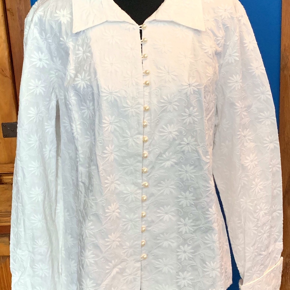 Coldwater Creek women’s xl all over embroidery pearl buttons never worn.